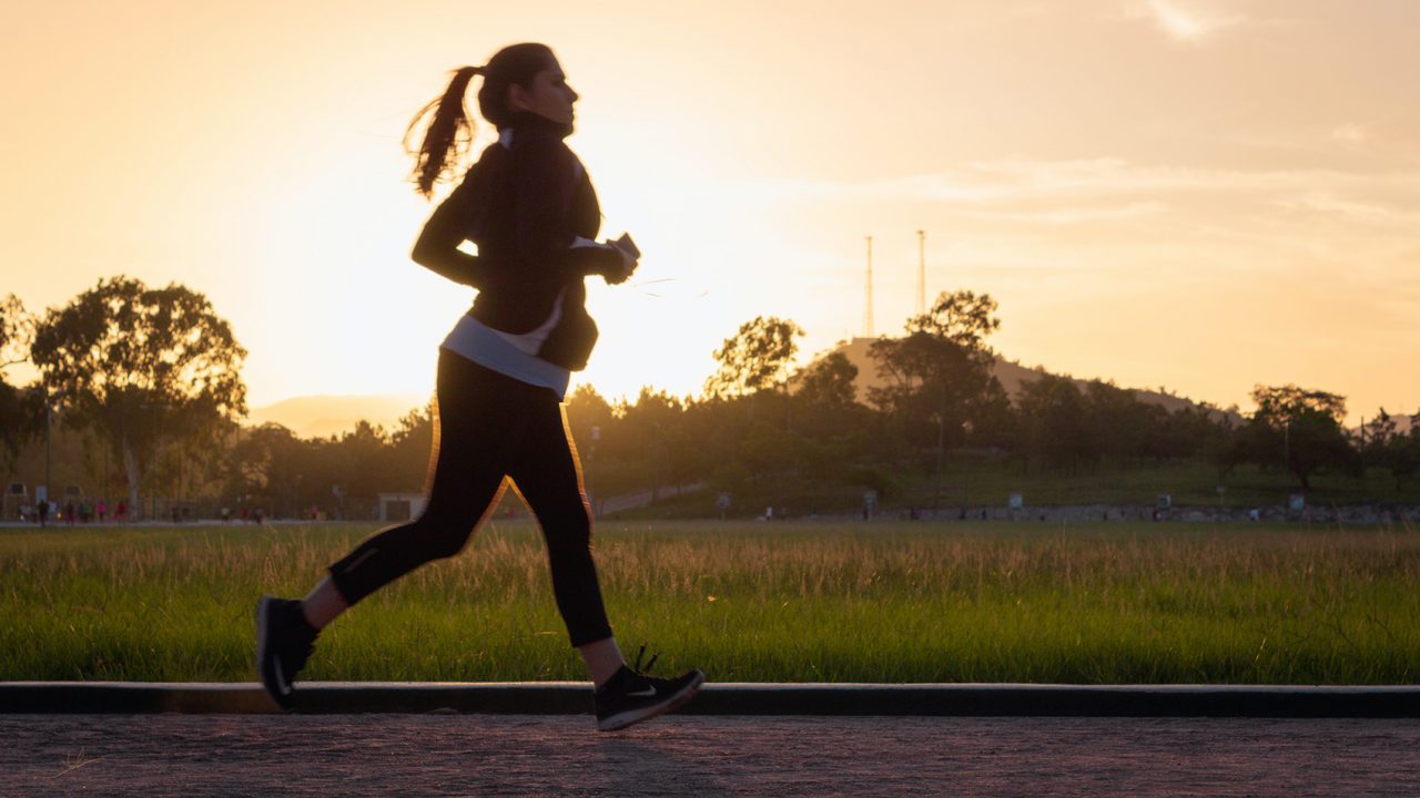 Τρέξιμο ή βάρη; Ποιο από τα δύο εξασφαλίζει τη μακροζωία – Έρευνα απαντά