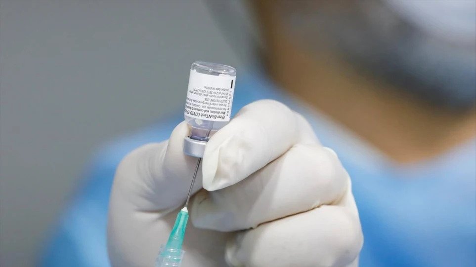 Έρευνα: Χωρίς εμβόλιο οι άνθρωποι θα μολύνονται ξανά από τον κορωνοϊό κάθε 16 μήνες