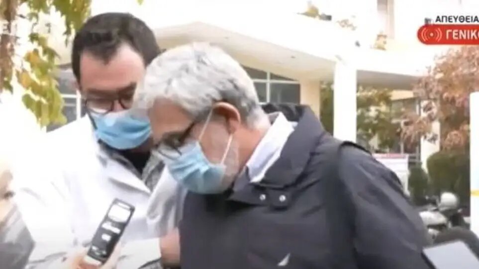 «Κατέρρευσε» μπροστά στις κάμερες ο διευθυντής της κλινικής Covid του Γενικού Νοσοκομείου στη Λάρισα