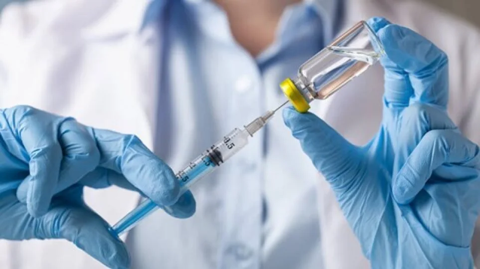 Pfizer και BioNTech ξεκίνησαν δοκιμές για το κοινό εμβόλιο Covid και γρίπης