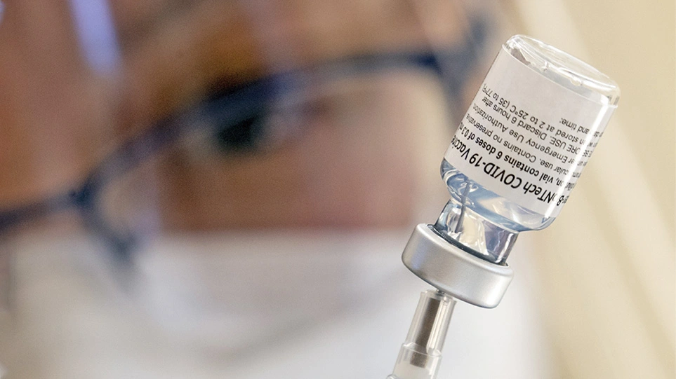 Ανοιχτό το ενδεχόμενο να λήγουν τα πιστοποιητικά εμβολιασμού – Θα υπάρξει και 4η δόση;