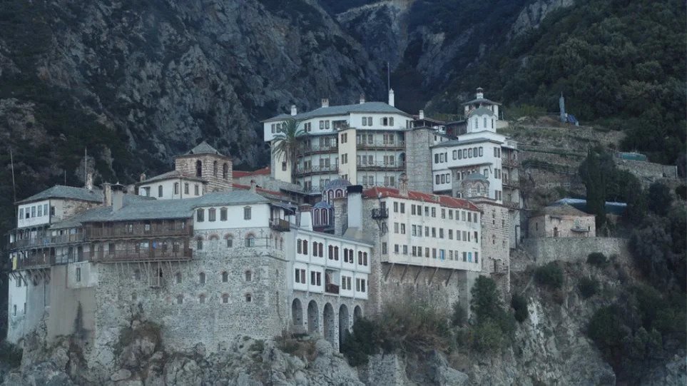 Ανησυχία στο Άγιο Όρος, ανεμβολίαστο παραμένει το 70% των μοναχών