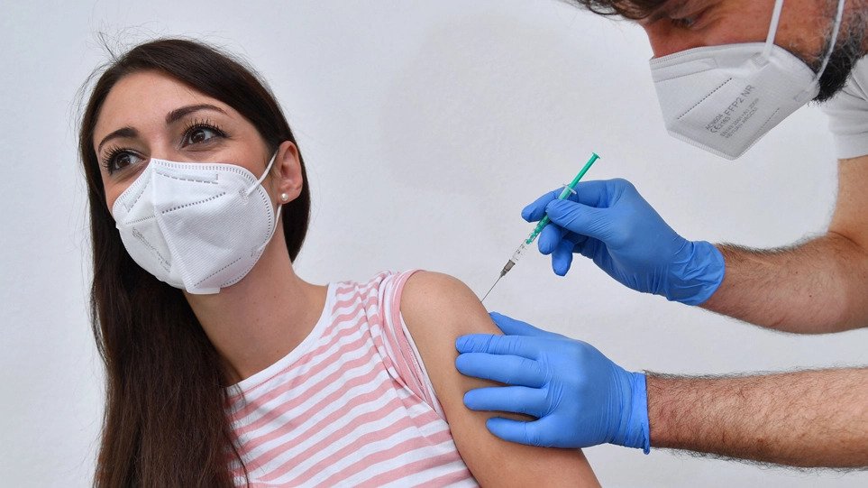 Ημέρες «άνοιξης» στους εμβολιασμούς – Τριπλασιάστηκαν τα ραντεβού για πρώτη δόση