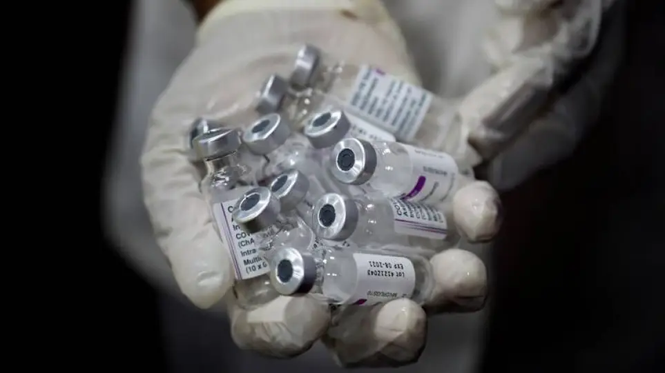 Παραλλαγή Όμικρον: Εν αναμονή οι φαρμακευτικές για τα εμβόλια και την αποτελεσματικότητά τους