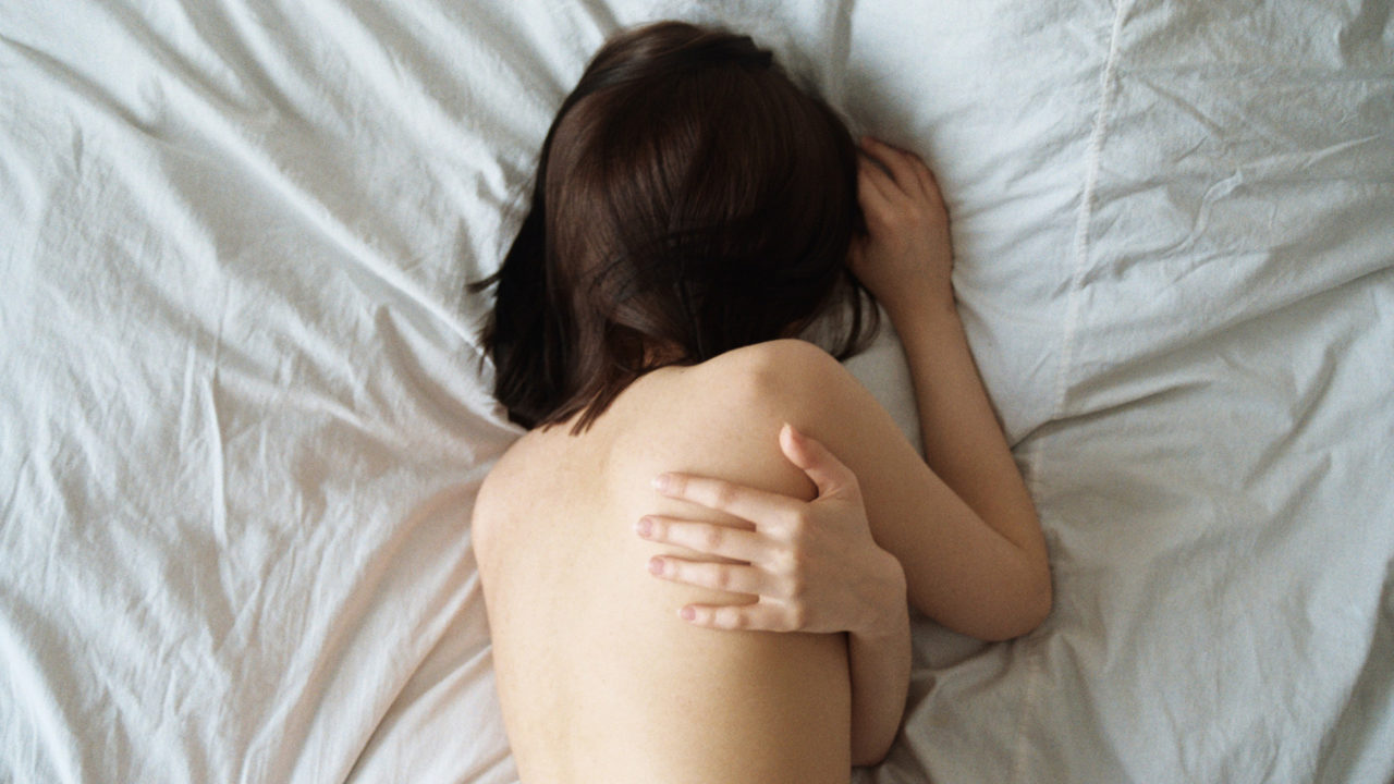 Πέντε καλοί λόγοι υγείας για να κοιμόμαστε γυμνοί – Υπάρχουν και 3 αρνητικά