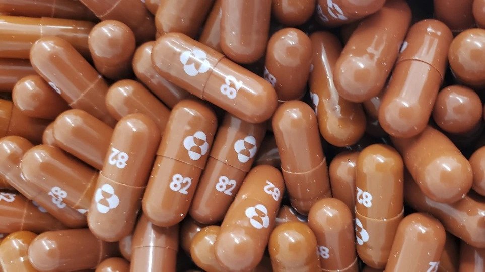 Αποτελεσματικό σε κάθε μετάλλαξη του κορωνοϊού το αντιικό χάπι, λέει η Merck
