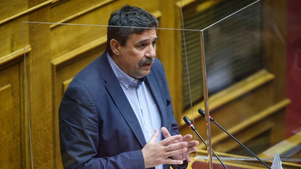 Βουλή: «Ηχηρή» διαφοροποίηση Ξανθού από την ερώτηση ΣΥΡΙΖΑ για τις «VIP ΜΕΘ»