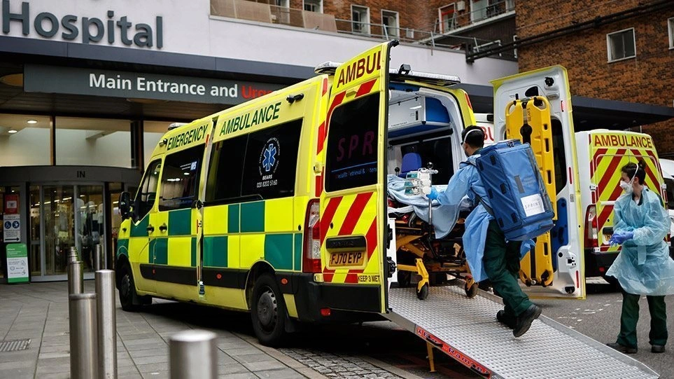 Βρετανία: Σε απεργία ετοιμάζονται να κατέβουν οι νοσηλευτές παραλύοντας το Εθνικό Σύστημα Υγείας (NHS)