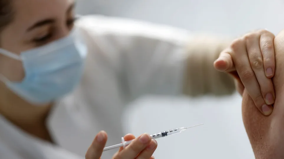 Πόσο αποτελεσματικά είναι τα εμβόλια έναντι του στελέχους «Omicron» – Νέες μελέτες
