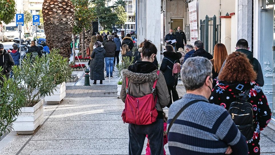 Κορωνοϊός: Στο 70% των κρουσμάτων η Omicron στην Ελλάδα, προστασία 90% από την 3η δόση