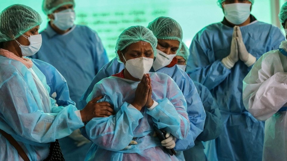 Οι αρχές στην Ινδία ανακοίνωσαν τον πρώτο θάνατο ασθενούς με τη μετάλλαξη Omicron