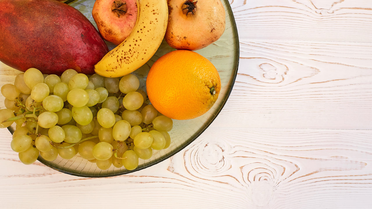 Το φρούτο που ωφελεί το έντερο και μειώνει τη χοληστερόλη – Δύο μερίδες την ημέρα αρκούν