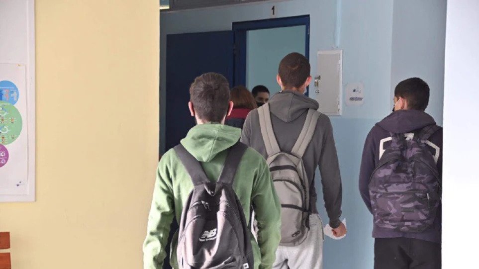 Περιπέτεια για μαθητή δημοτικού στη Λέσβο που έκανε τρία self test για να καταφέρει να πάει σχολείο
