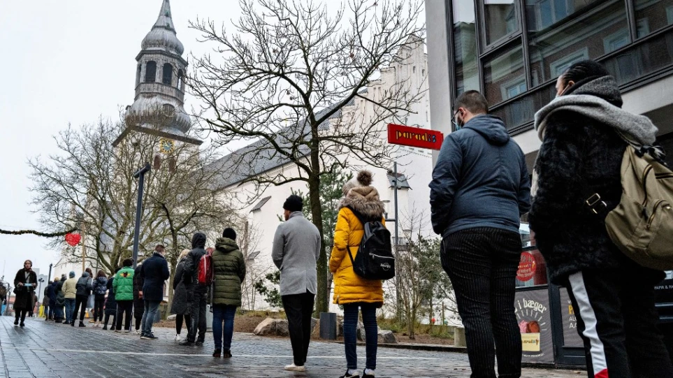Η Δανία χαλαρώνει τους περιορισμούς την ώρα που καταγράφηκε νέο ρεκόρ κρουσμάτων το τελευταίο 24ωρο