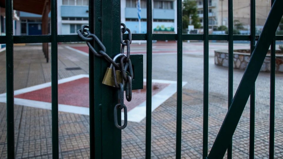Αλαλούμ με το άνοιξε-κλείσε των σχολείων στις Σπέτσες λόγω κρουσμάτων κορωνοϊού