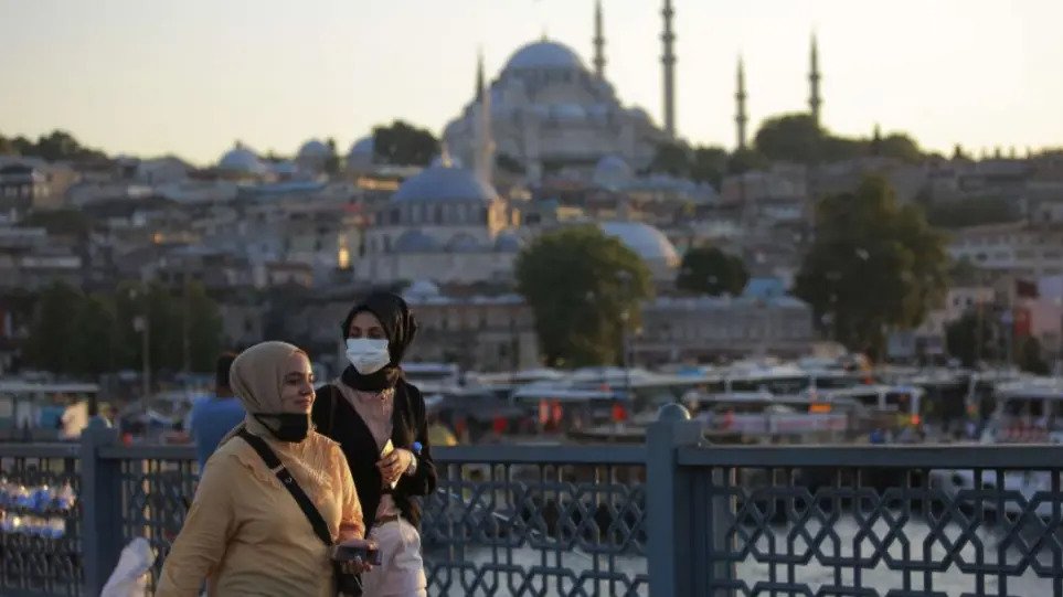 Ρεκόρ στην Τουρκία με πάνω από 93.500 κρούσματα Covid, ωστόσο ο υπουργός Υγείας δεν ανησυχεί