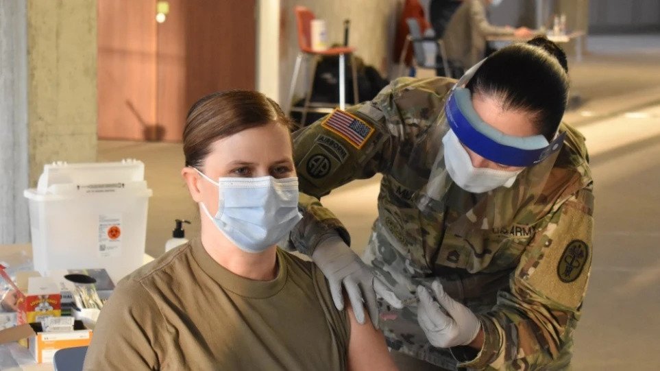 Το νέο «σούπερ εμβόλιο» του αμερικανικού στρατού στοχεύει σε προστασία από κάθε είδους κορωνοϊού