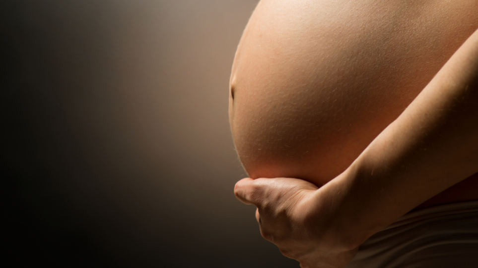 Έρευνα: Αυξημένος ο κίνδυνος σοβαρών επιπλοκών κύησης για τις έγκυες με Covid-19