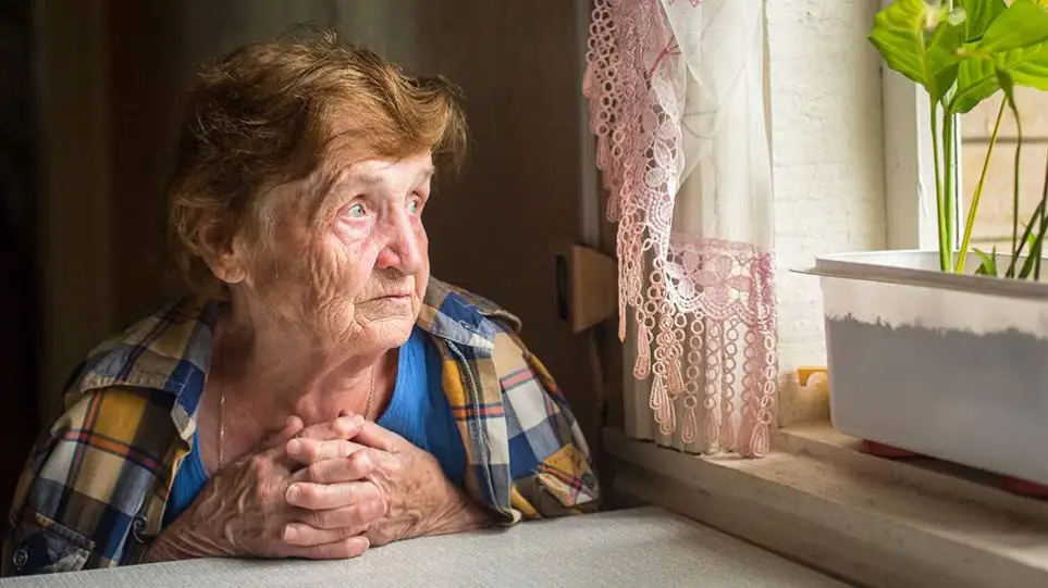 Έρευνα: Η μοναξιά αυξάνει τον κίνδυνο άνοιας στους ηλικιωμένους