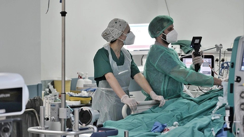 Περίπου 13.500 Covid ασθενείς εισήχθησαν στα νοσοκομεία της 4ης ΥΠΕ το 2021