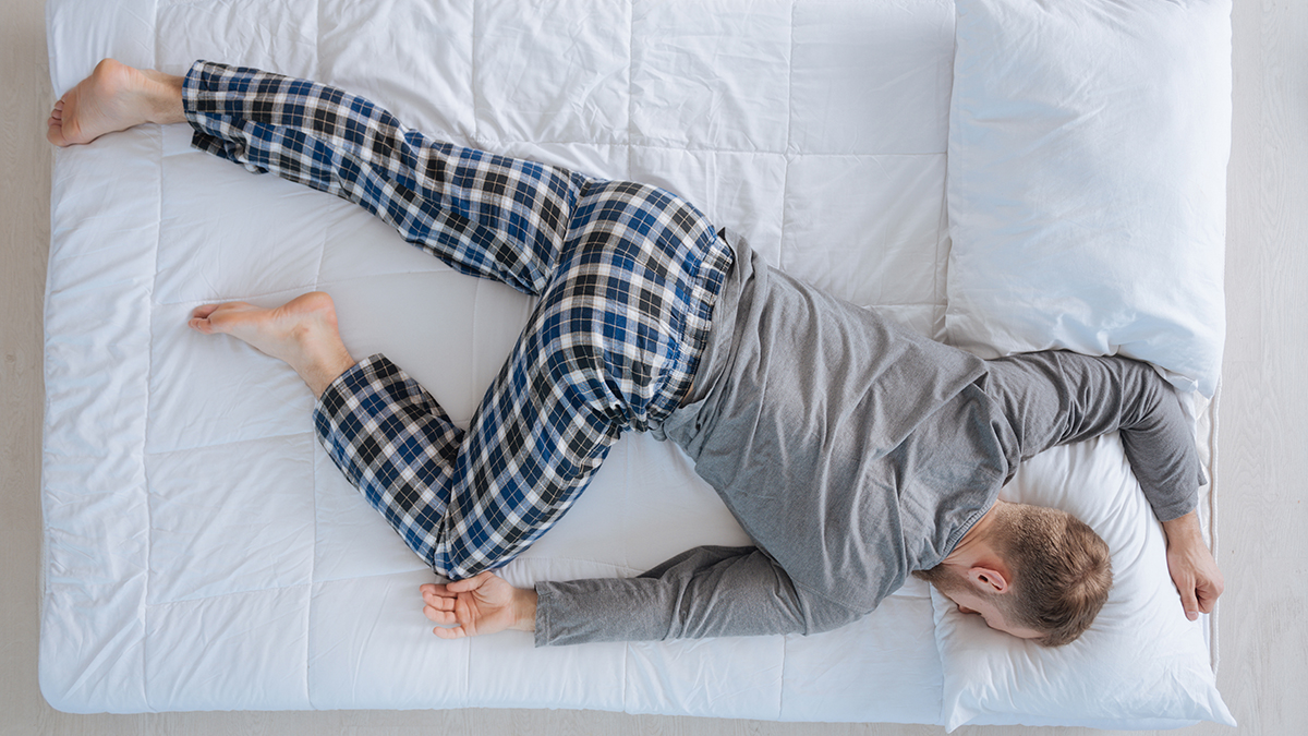 Μπρούμυτα, ανάσκελα ή στο πλάι: Ποια είναι η καλύτερη στάση ύπνου