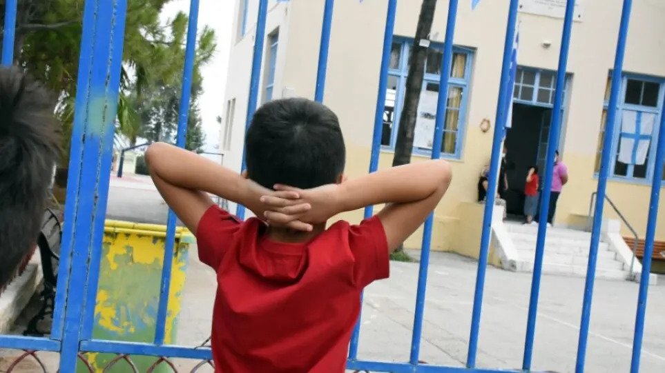Καταδικάστηκαν οι γονείς που δεν έστελναν το παιδί τους στο σχολείο στη Ρόδο