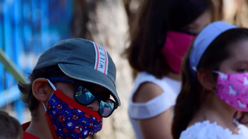 Κορωνοϊός – ΕΚΠΑ: Η χρήση μάσκας στα σχολεία μείωσε τα κρούσματα της μετάλλαξης Δέλτα