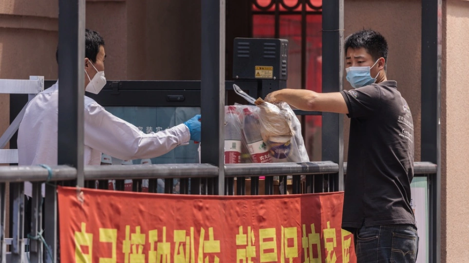 Κορωνοϊός: Μαζικά τεστ στο Πεκίνο ενώ αυξάνονται οι φόβοι για lockdown – Ρεκόρ θανάτων στη Σαγκάη