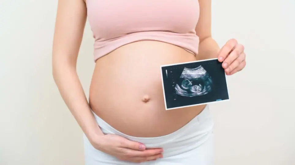 Εξωσωματική γονιμοποίηση: Τι επέβαλε τον εκσυγχρονισμό του νομικού πλαισίου