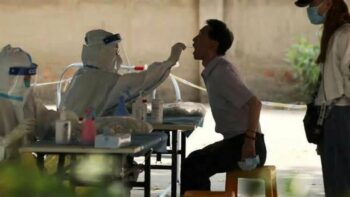 Κορωνοϊός – Κίνα: Καραντίνα σε γειτονιές επιβάλει το Πεκίνο, που θέλει «μηδενική Covid»