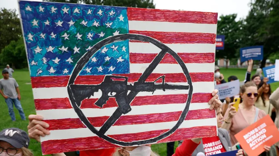 CDC: Τα όπλα είναι πλέον η βασική αιτία θανάτου των νέων Αμερικανών