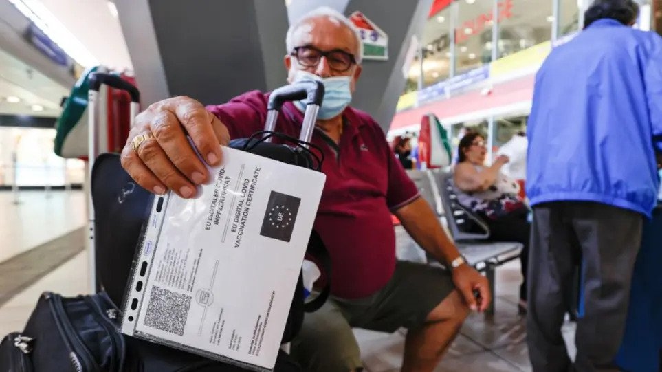 Κορωνοϊός: Η Ιταλία αίρει την υποχρέωση των ταξιδιωτών από το εξωτερικό να προσκομίζουν υγειονομικό πάσο