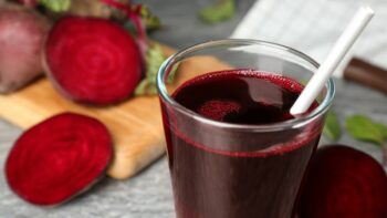 Η κόκκινη υπερτροφή που αυξάνει αντοχή και απόδοση – Ένα ποτήρι χυμός κάνει τη διαφορά
