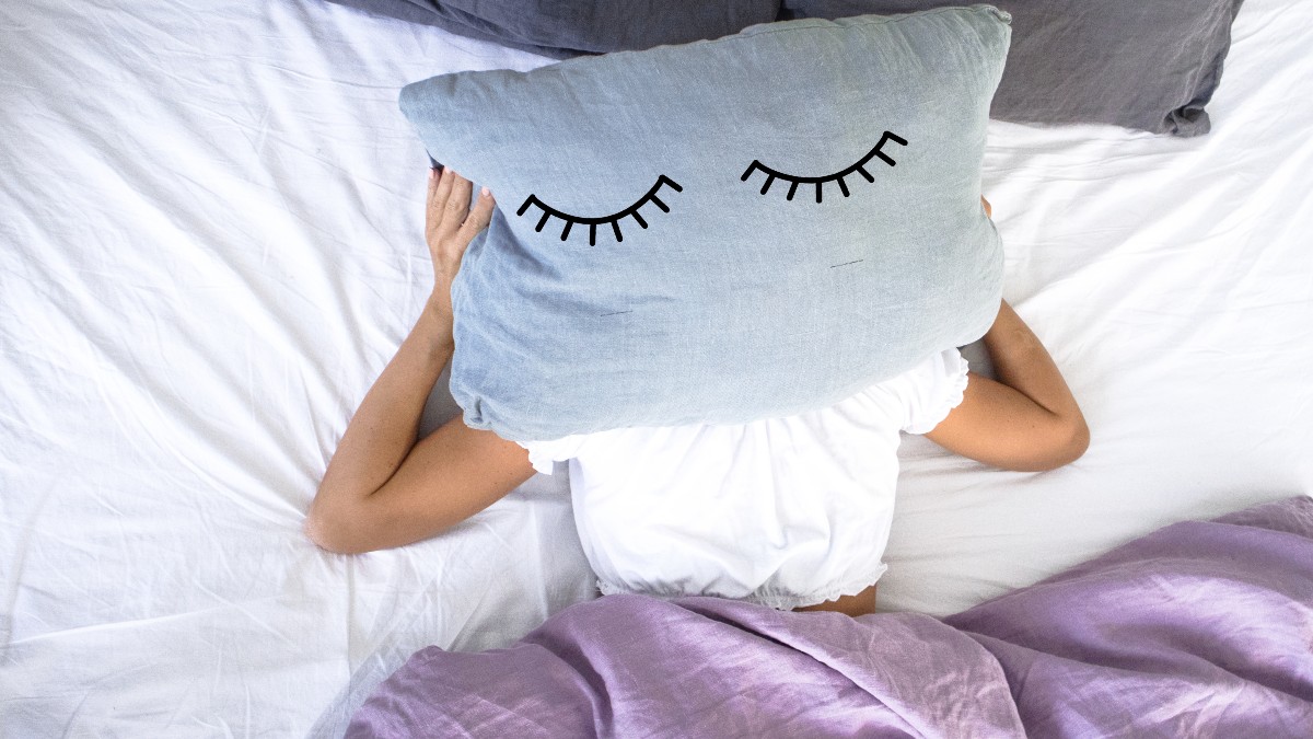 Μόνοι ή με παρέα: Πότε κοιμόμαστε καλύτερα – Η απάντηση θα σας εκπλήξει