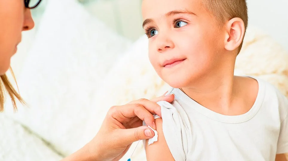 Κορωνοϊός: «Πράσινο φως» από τον FDA για τον εμβολιασμό παιδιών από 6 μηνών – Την άλλη εβδομάδα πιθανόν η διανομή στις ΗΠΑ