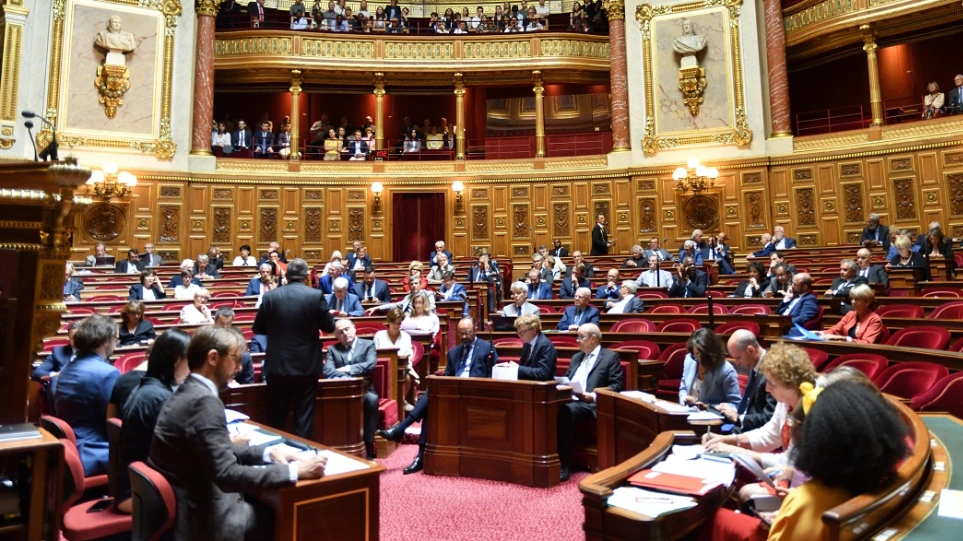 Κορωνοϊός – Γαλλία: Απορρίφθηκε κυβερνητική πρόταση για επαναφορά έκτακτων μέτρων