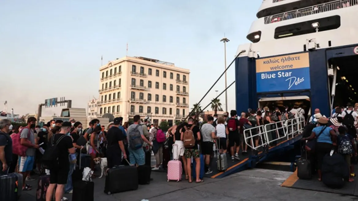 Παγώνη: Επιστρέφουν στην Αθήνα από τα νησιά και κολλάνε τις οικογένειές τους κορωνοϊό