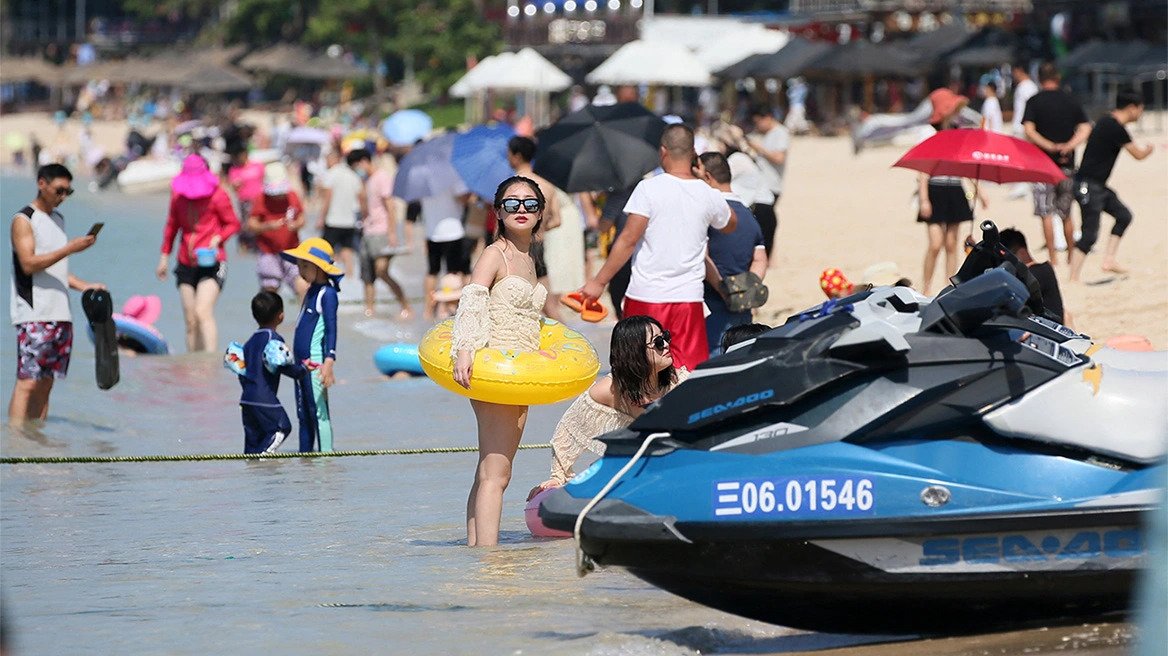 Δεκάδες χιλιάδες τουρίστες εγκλωβισμένοι λόγω κορωνοϊού στην «Κινεζική Χαβάη»