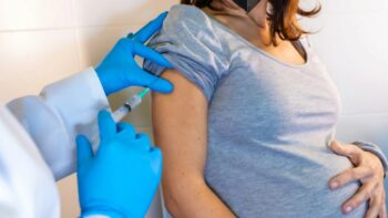 Έρευνα: Τα εμβόλια Covid-19 στην εγκυμοσύνη δεν σχετίζονται με αυξημένο κίνδυνο για πρόωρο τοκετό