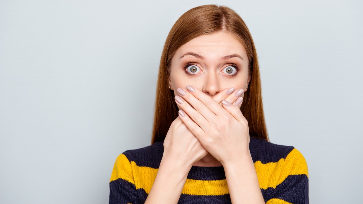 Γιατί μυρίζει άσχημα η αναπνοή; 5 τρόποι αντιμετώπισης