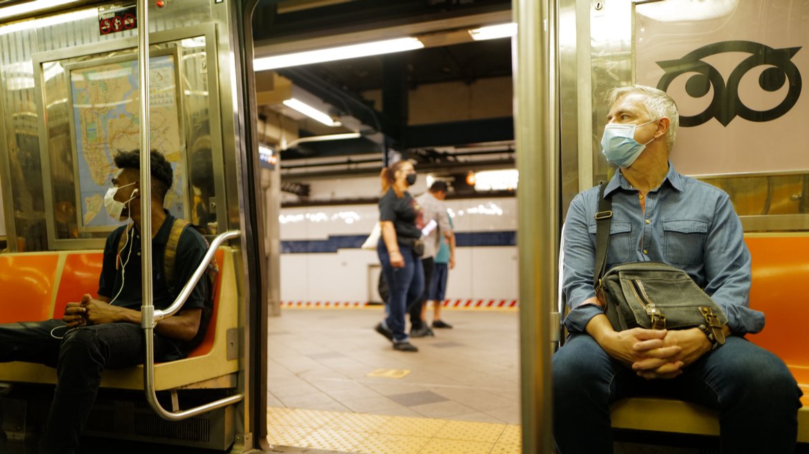 Κορωνοϊός: Η πολιτεία της Νέας Υόρκης βάζει τέλος στην υποχρεωτική μάσκα στα μέσα μεταφοράς