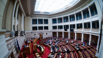 Βουλή: Ψηφίστηκε το νομοσχέδιο του υπουργείου Υγείας