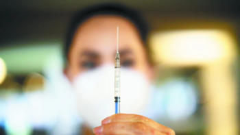 Υπουργείο Υγείας: Ποιοι πρέπει να εμβολιαστούν πρώτοι για τη γρίπη