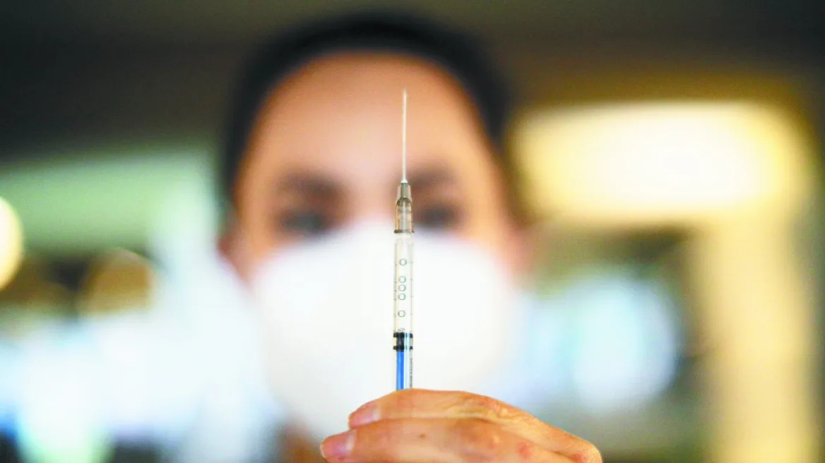 Πανδημία: Χάθηκε η εμπιστοσύνη στα εμβόλια – Ποιοι είχαν λιγότερους δισταγμούς