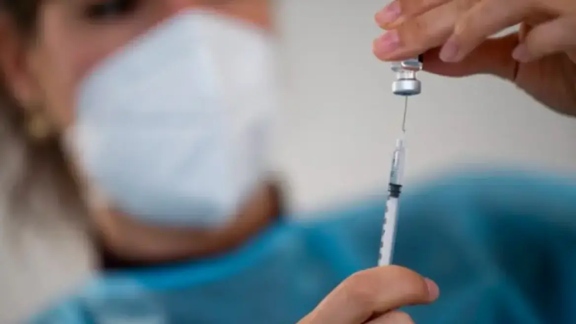 Βασιλακόπουλος: Ποιοι πρέπει να εμβολιαστούν για τον κορωνοϊό