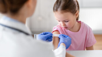 Μηνιγγίτιδα Β – Εμβόλιο: Ένα εφόδιο ζωής που αξίζει να προσφέρετε στο παιδί σας