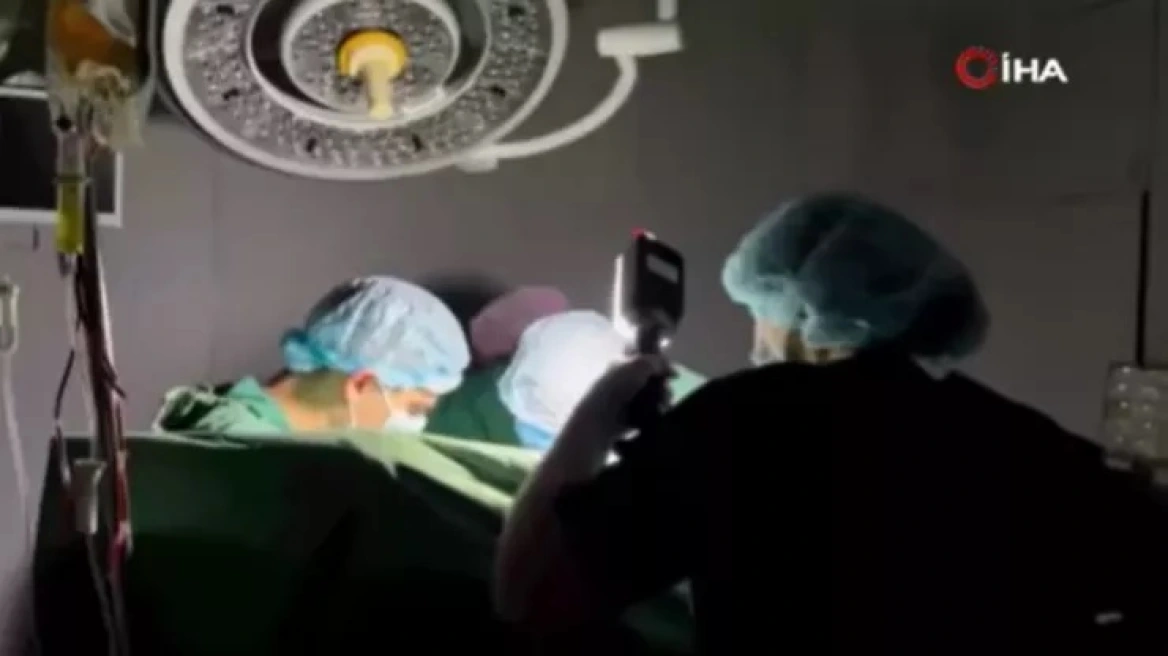 Ουκρανία: Με ελληνικές ρίζες ο γιατρός που χειρούργησε παιδάκι μέσα στο σκοτάδι στο Κίεβο