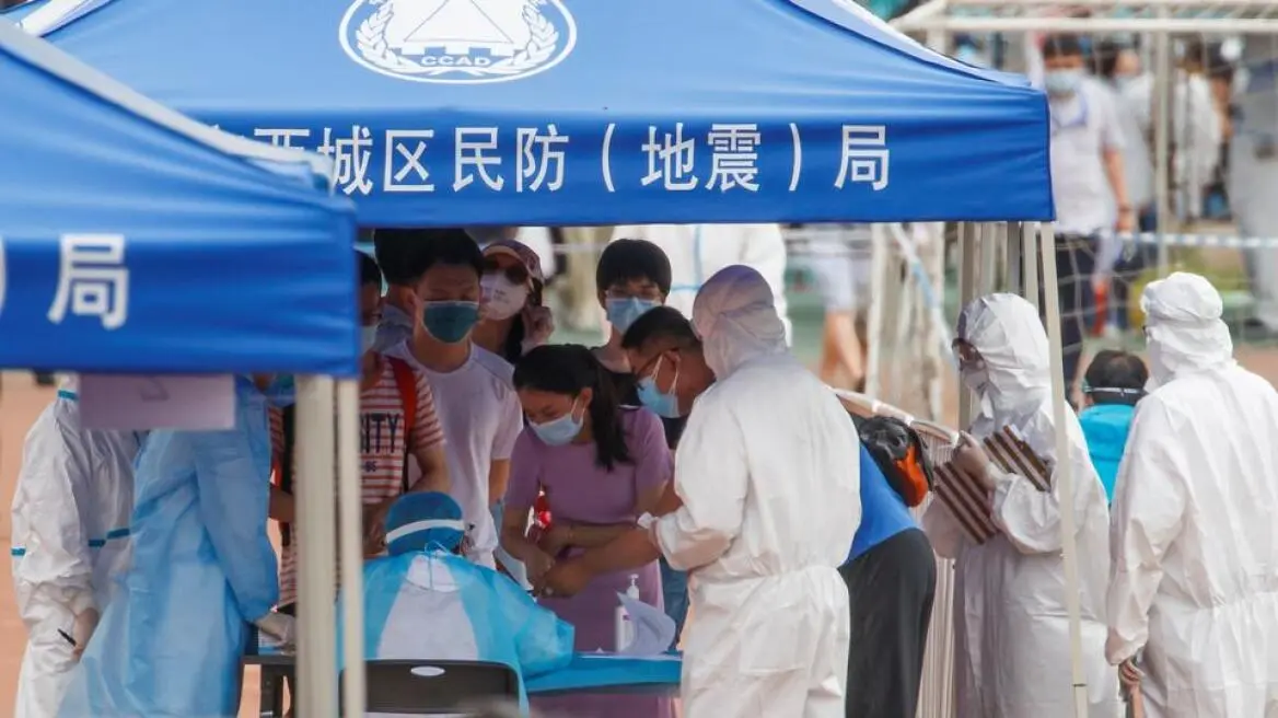 Κορωνοϊός – Κίνα: Ασύλληπτα σκηνικά – Γυναίκα γέννησε όρθια γιατί… δεν πρόλαβε να κάνει τεστ για να μπει στο μαιευτήριο