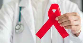 HIV: Η στρατηγική που μπορεί να εξαφανίσει τον ιό – Το στίγμα βασικό εμπόδιο