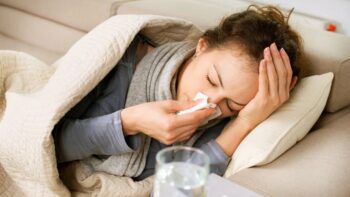 Ιταλία: Σαρώνει η γρίπη, τουλάχιστον 2,5 εκατομμύρια μολύνσεις – Χρήση μάσκας ζητούν οι ειδικοί